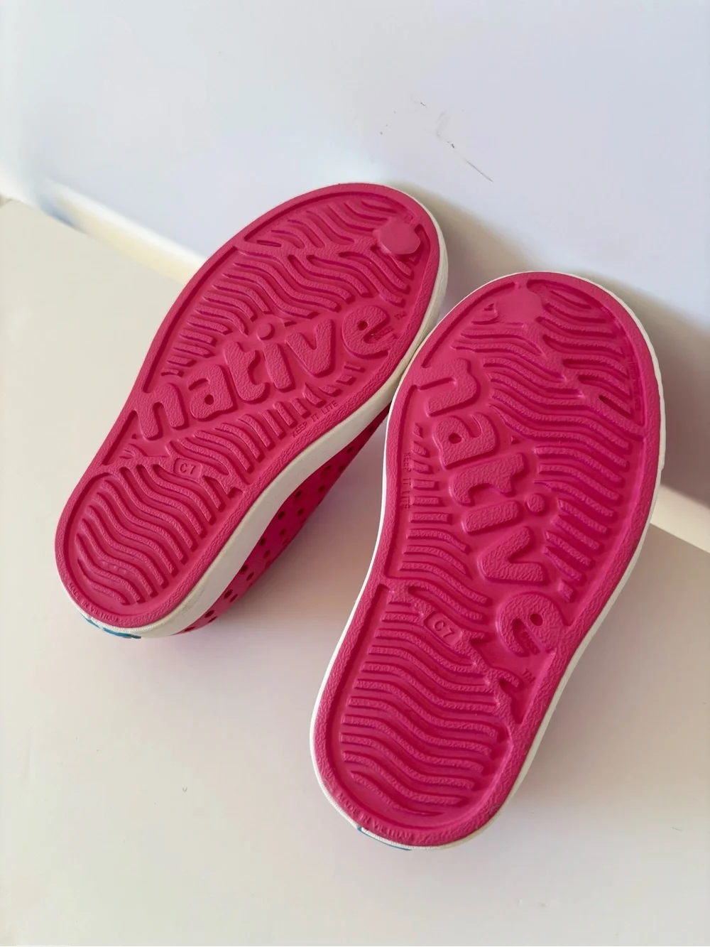 Native Shoes Jefferson Slip-On Water Friendly Sneakers in Hollywood Pink size 7